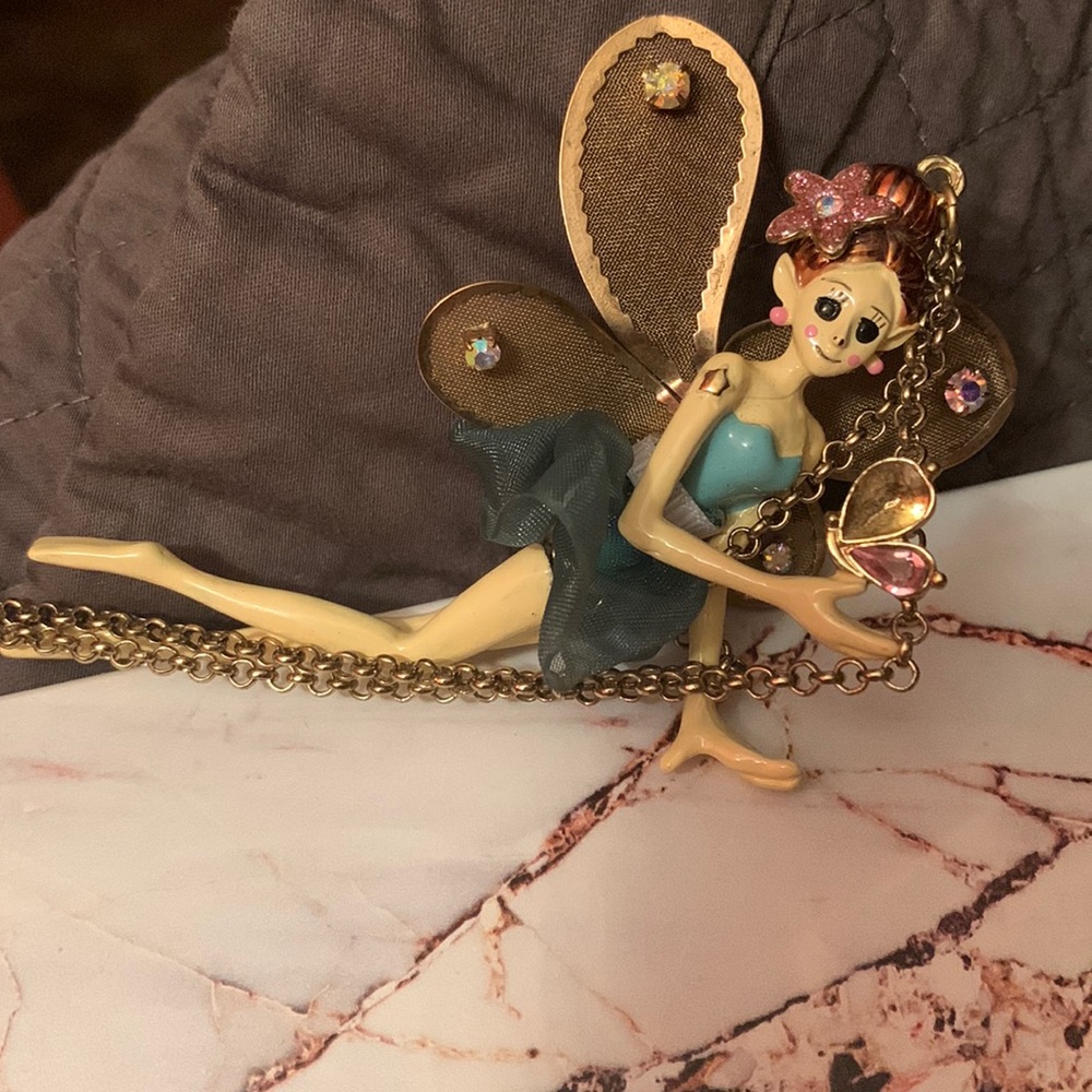 The Fairy necklace is 15” in length … missing 1 stone with tags moveable parts..